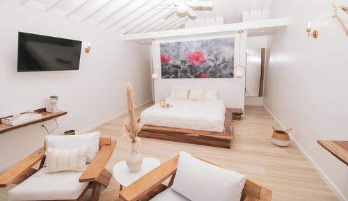 DELUXE KING BEACH FRONT SUITE