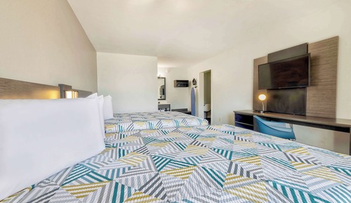 Standard Suite, 2 Queen Beds, Non Smoking
