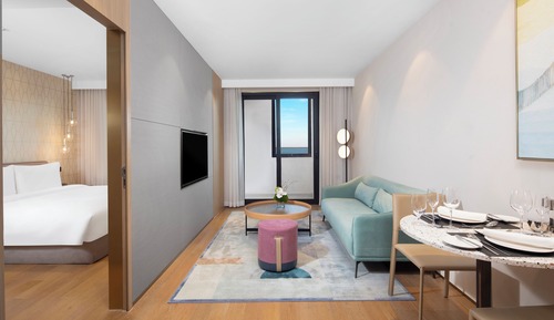 Deluxe Studio King with living room North