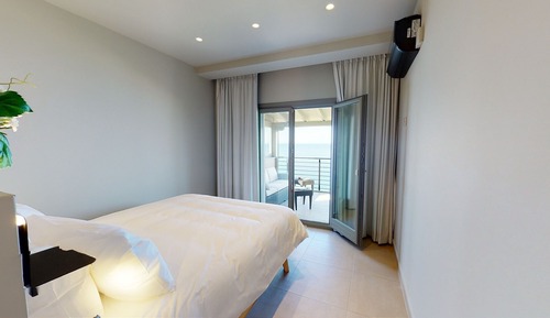 Senior Apartment, Balcony, Executive Level