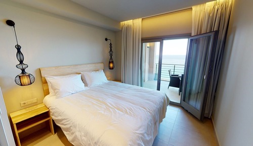 Grand Apartment, 3 Bedrooms, 2 Bathrooms, Sea View