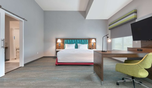Room, 2 Queen Beds, Accessible (Mobility/Hearing Roll-In Shower)