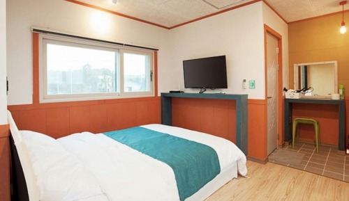 Room (Studio 3 (no-cooking))