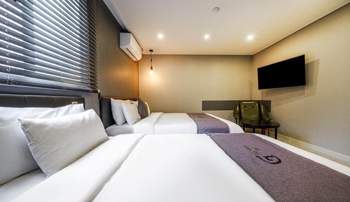 Room (Deluxe Twin-Double+Single (Convenient)