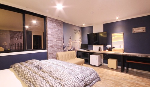 Room (*VIP (on-site payment required for ad)