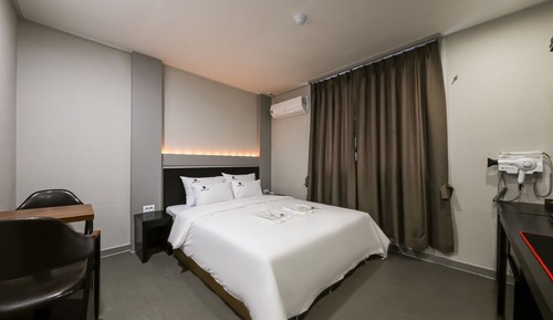 Room (Standard (Netflix available air purif)