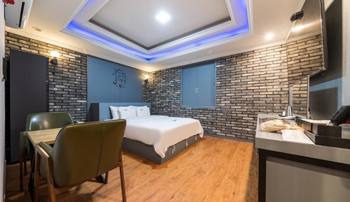 Room (Deluxe AirDresser (65 inch TV AirDres)