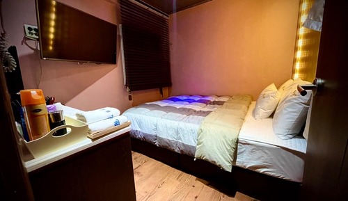 Room (Standard-Mini / Random (Non-smoking r)
