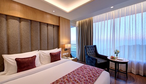 Premium Room, 1 King Bed, Balcony, Valley View