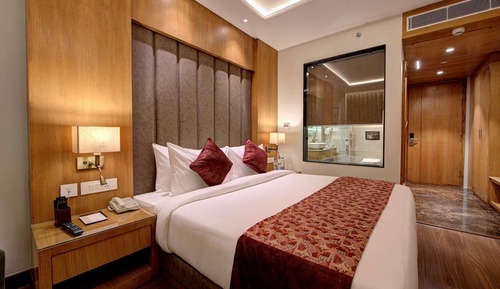 Executive Suite, 1 King Bed, Balcony, Valley View