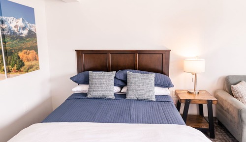 Single Queen Deluxe Suite