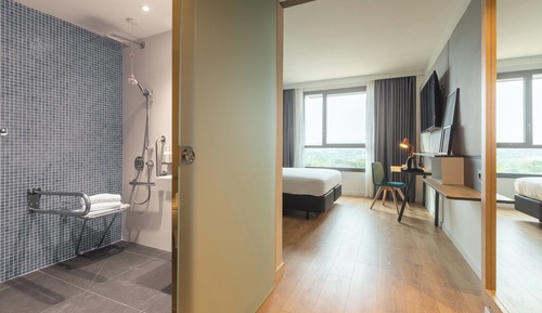 Standard Room, 1 Queen Bed, Mobility Accessible (Mobility, Roll-In Shower)