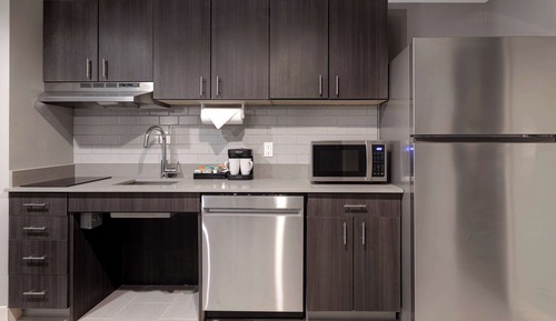 Suite, 1 King Bed, Accessible (Mobility & Hearing, Roll-in Shower)