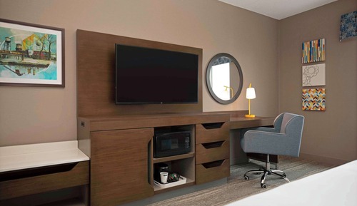 Room, 1 King Bed, Refrigerator & Microwave