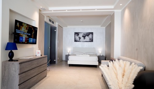 Junior Studio Suite, 1 Queen Bed