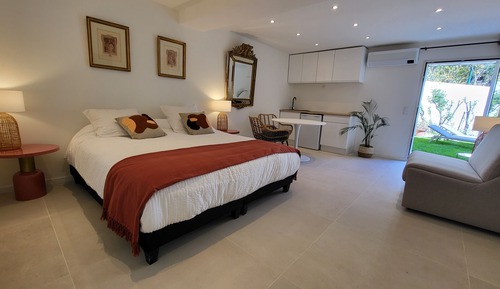 Deluxe Studio Suite