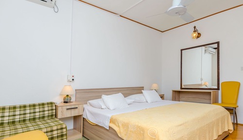 Room (S5)