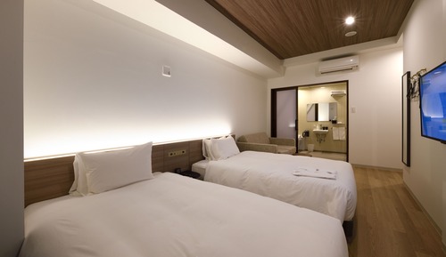 Universal Triple Room, Non Smoking (25 sqm)