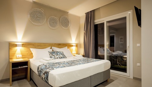 Superior Studio Suite, Private Pool, Beachfront