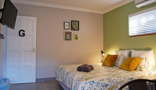 Room (Green)