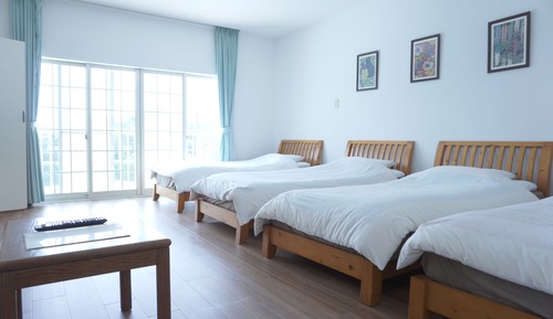 Family Room (4 Single Beds)