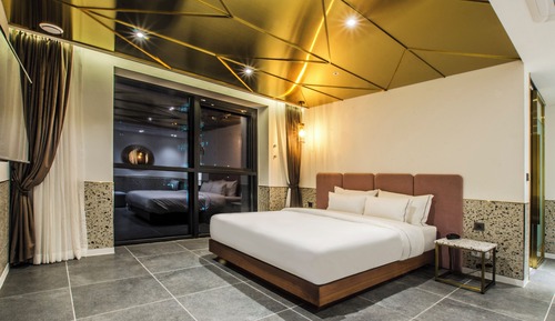 1 Bedroom Suite