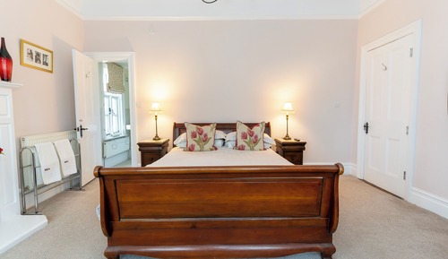 Double Room (Dragonfly)