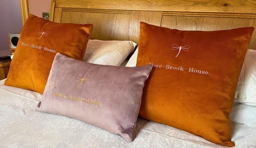 Double Room (Queen Bee)