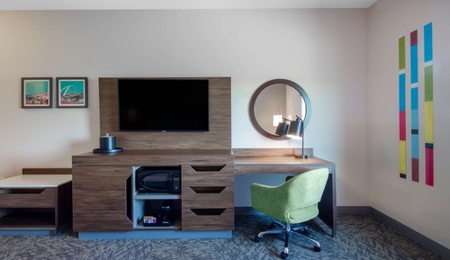 Room, 1 King Bed, Refrigerator & Microwave