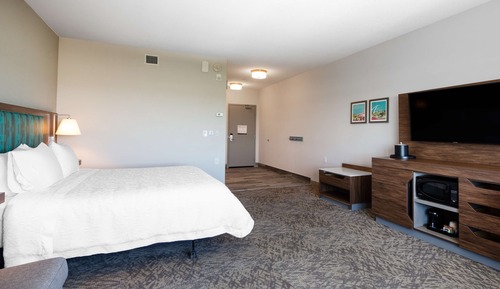 Room, 1 King Bed, Accessible, Refrigerator & Microwave