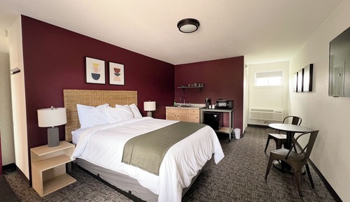 Deluxe Room, 1 Queen Bed, Non Smoking