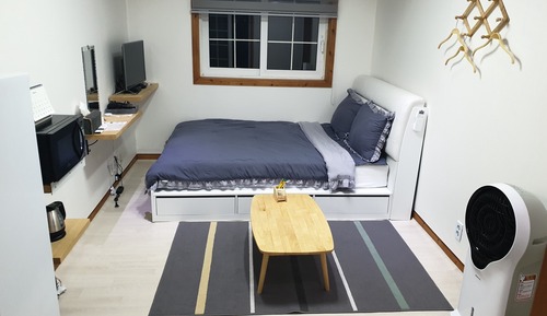 Studio (202)