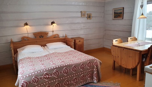 Two Beds Cabin - 1 Double Bed