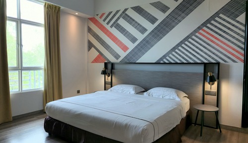Deluxe King Bed