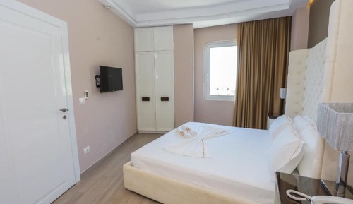 Deluxe Suite, Balcony, Ground Floor