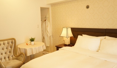Deluxe King Room