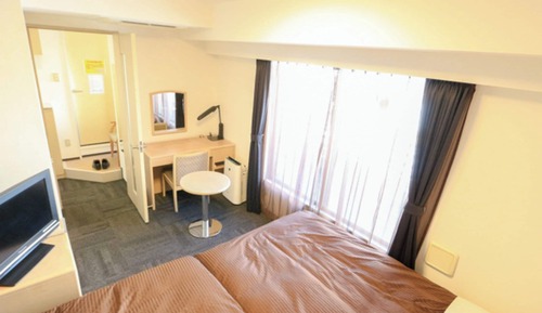 Twin Room, Smoking