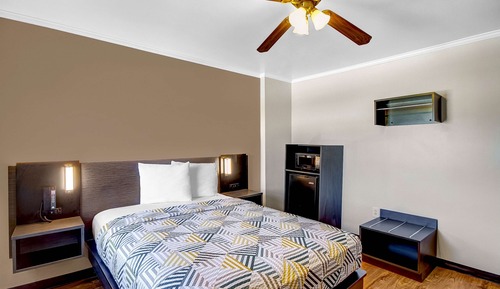 Deluxe Room, 1 Double Bed, Non Smoking, Refrigerator & Microwave