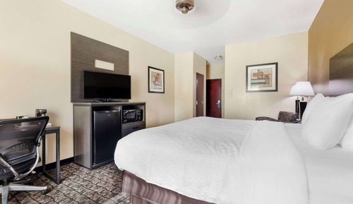 Standard Room, 1 King Bed, Accessible, Refrigerator & Microwave
