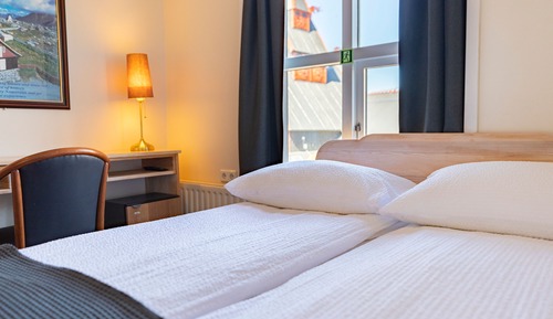 Small Double Room with Hot Tub and Sauna Access