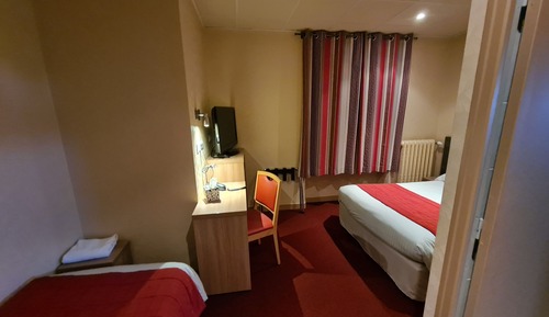 Classic Triple Room, Ensuite, City View