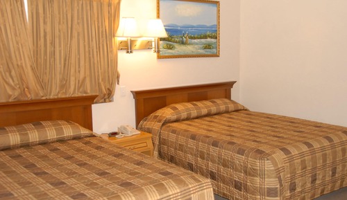 Room, 2 Queen Beds, Private Bathroom