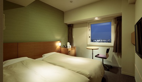 Twin Room, Smoking