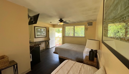 #08 Standard Cottage, 1 Queen Bed, Private Bathroom, Garden View