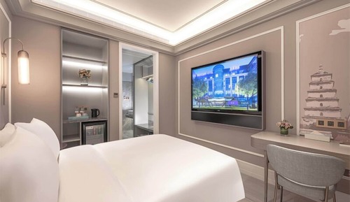 Standard Room, 1 King Bed
