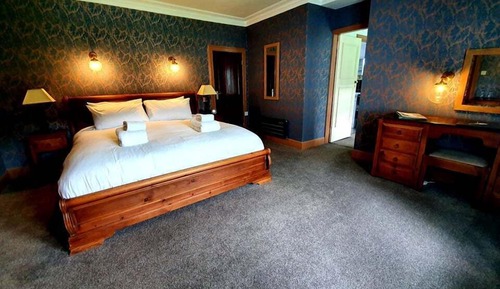 Suite, Lake View (Earn Suite 2 course dinner Included)