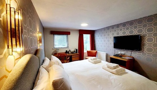 Double or Twin Room, Lake View (Doine  2 course dinner Included)