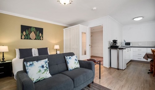 Deluxe Studio Suite, 1 Bedroom, Garden View