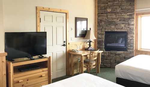Standard Room, 2 Queen Beds, Fireplace, Lake View