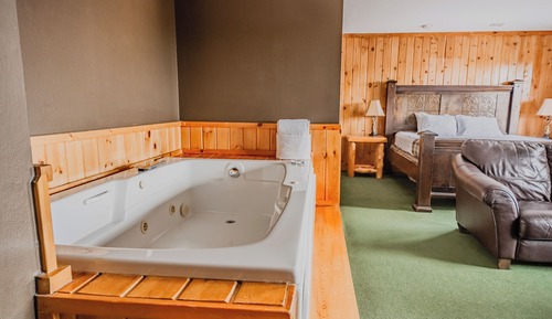 Standard Room, 1 King Bed, Non Smoking, Jetted Tub